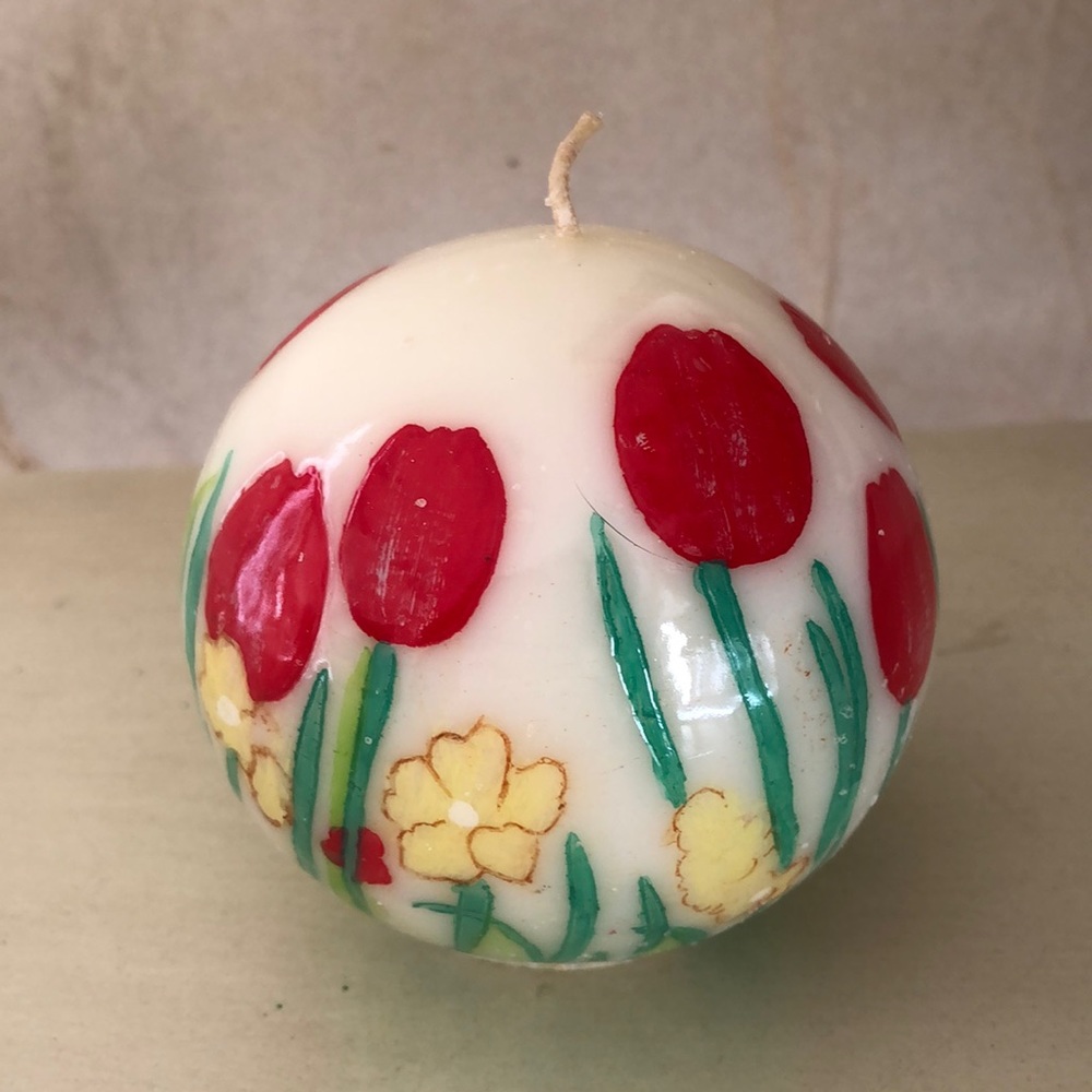 NWOT hand painted red tulips candle